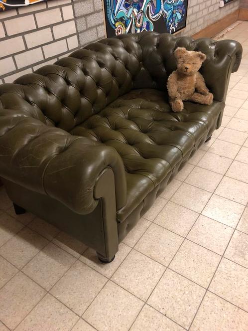 Stoere sleetse chesterfield 2 zits geleefde bank 160cm breed, Antiek en Kunst, Antiek | Meubels | Stoelen en Banken, Ophalen