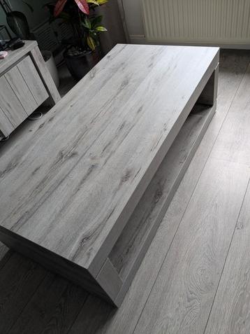 Salontafel beschikbaar voor biedingen