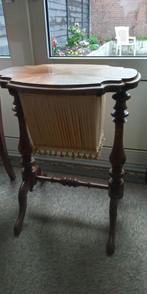 19de EEUWS NAAITAFELTJE., Antiek en Kunst, Antiek | Meubels | Tafels, Ophalen