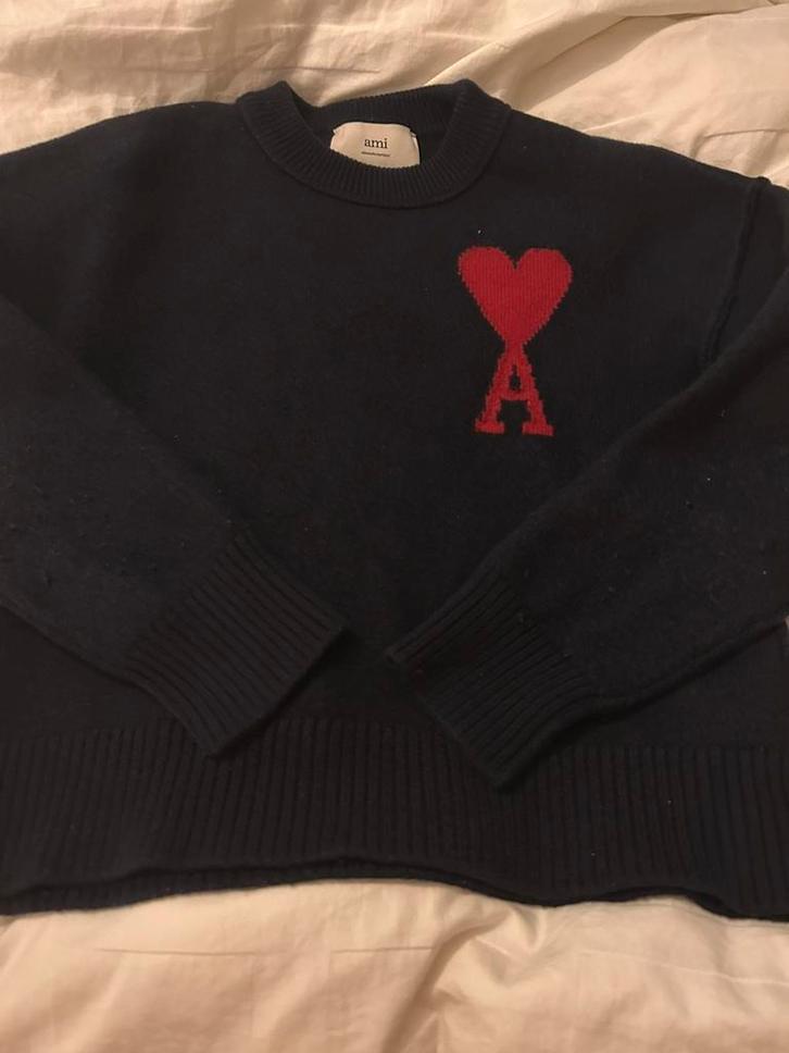 AmiParis jongens trui donkerblauw met rode hart, Kleding | Heren, Truien en Vesten, Zo goed als nieuw, Maat 46 (S) of kleiner