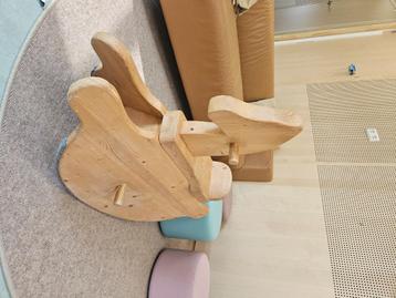 Houten hobbelpaard beschikbaar voor biedingen