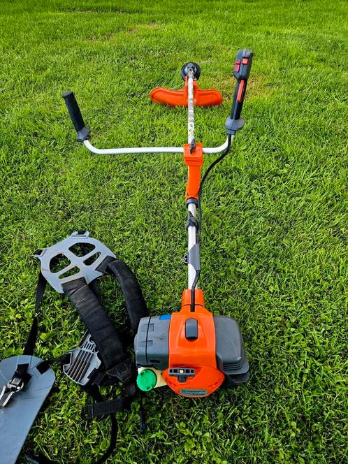 Husqvarna 335 RX Bosmaaier | Harnas | Draadkop | nette staat, Tuin en Terras, Bosmaaiers, Gebruikt, Benzine, 30 tot 50 cm, Ophalen of Verzenden