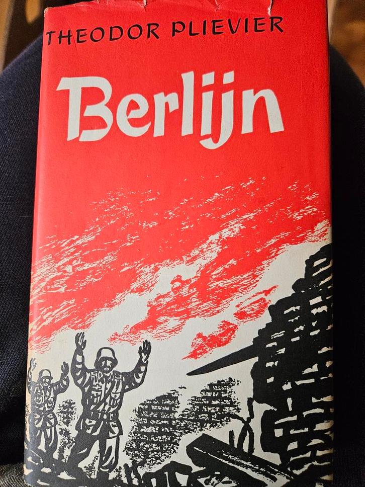 Berlijn - Theodor Plievier, Boeken, Romans, Gelezen, Nederland, Ophalen of Verzenden