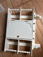 Romantisch brocante hangkastje met deurtje en plankjes, Huis en Inrichting, Kasten | Overige, Ophalen of Verzenden, Gebruikt