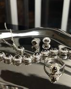 Dit is een juwelenset met sterrenlicht saffieren, Sieraden, Tassen en Uiterlijk, Armbanden, Nieuw, Grijs, Zilver, Met edelsteen