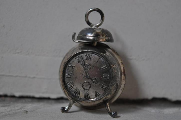 Vintage Poppenhuis Spiegel Wekker Koffiepot Kop en schotel, Verzamelen, Poppenhuizen en Toebehoren, Gebruikt, Gebruiksvoorwerp