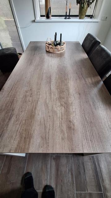 6 stoelen plus keukentafel  t.e.a.b beschikbaar voor biedingen
