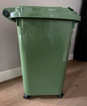 Groene Prullenbak op Wieltjes beschikbaar voor biedingen