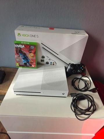Xbox one s met doos en spellen  beschikbaar voor biedingen