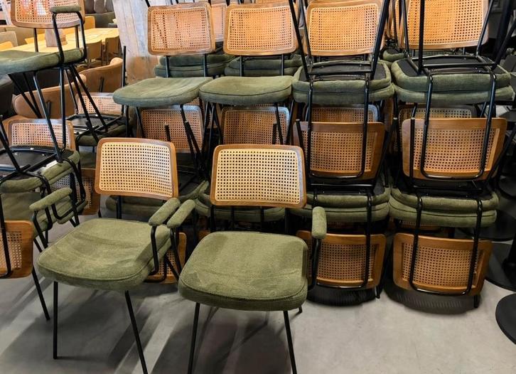 Partij van 52 nette restaurant stoelen, Zakelijke goederen, Horeca | Meubilair en Inrichting, Meubilair, Gebruikt, Ophalen