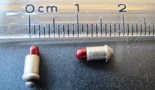 MäRKLIN H0 steeklampjes 2x 60201 rood Ø 2,7 mm, Hobby en Vrije tijd, Modeltreinen | H0, Zo goed als nieuw, Overige typen, Wisselstroom