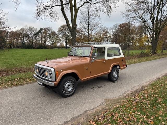 Jeep Commando 5.0 V8 Automaat Super origineel 1973, Auto's, Oldtimers, Bedrijf, Te koop, 4x4, Lederen bekleding, Metallic lak