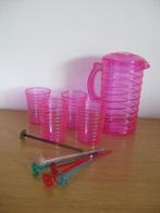Roze kunststof schenkkan met 4 bekers, Huis en Inrichting, Ophalen of Verzenden, Nieuw