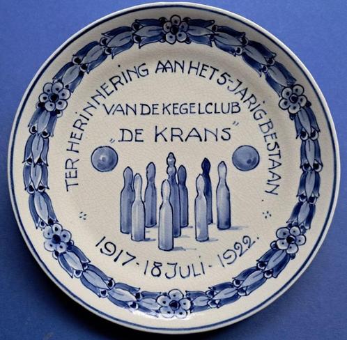 Porceleyne Fles 1922 Kegelclub De Krans Schiedam 18cm (1), Antiek en Kunst, Antiek | Wandborden en Tegels, Verzenden