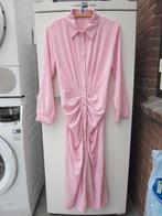 Jurk. Z.g.a.n., roze doorknoop jurk met lange mouw. Maat S., Olga E Bella, Ophalen of Verzenden, Zo goed als nieuw, Roze