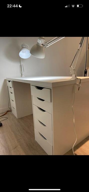 Tafel met lades