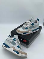 Jordan 4 Retro Military Blue (2024) Maat 44 Zeer Goede Staat, Wit, Ophalen of Verzenden, Nike Air Jordan, Sneakers of Gympen