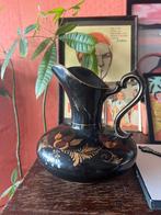 Zeldzame Vintage Zwart-Gouden Pitcher / Vaas Handgeschilderd, Ophalen of Verzenden