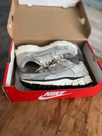 Nike Zoom Vomero 5 in photon dust maat 40,5, Ophalen of Verzenden, Zo goed als nieuw, Sneakers of Gympen