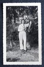 Amazone met stropdas trots bij haar paard, fotokaart, Verzenden, Voor 1920, Ongelopen, Paard