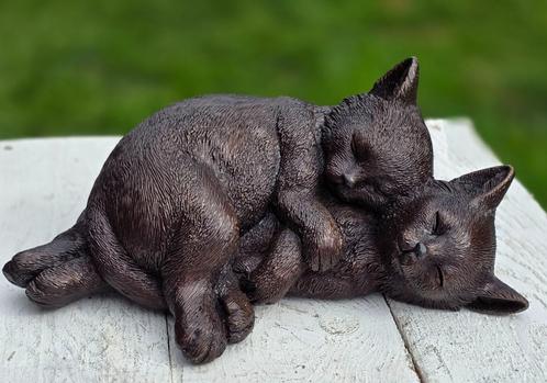 2 SLAPENDE POEZEN / KITTENS / BRONZEN TUINBEELD, Tuin en Terras, Tuinbeelden, Nieuw, Dierenbeeld, Ophalen of Verzenden