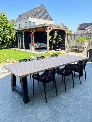 Moderne Tuintafel Douglas + Stalen poten | A Poot | DuuMaa beschikbaar voor biedingen