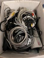 Doos met kabels en apparatuur, Audio, Tv en Foto, Audiokabels en Televisiekabels, Ophalen of Verzenden, Gebruikt