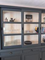 Landelijke vitrinekast met glazen schuifdeuren, Ophalen, Gebruikt, 150 tot 200 cm, Glas