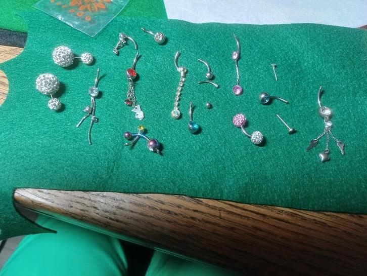 18 piercings, Sieraden, Tassen en Uiterlijk, Piercings, Gebruikt, Overige typen, Staal, Met strass, Ophalen of Verzenden