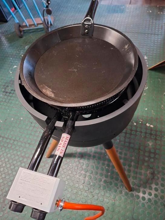 gas bbq met rooster pizza steen grote paella pan, Tuin en Terras, Gasbarbecues, Nieuw, Ophalen