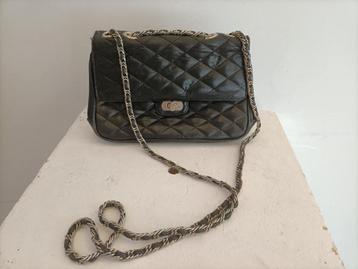 zwart lederen dames handtas met messing details beschikbaar voor biedingen