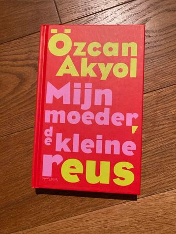 Mijn moeder, de kleine reus - Özcan Akyol beschikbaar voor biedingen