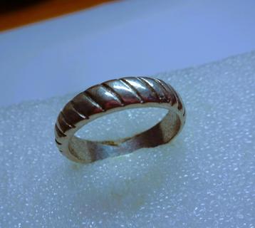 Zilverkleurige ring schuine streepjes (grote maat 2.1 cm) beschikbaar voor biedingen