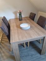 Pronto eettafel (90x160 cm) en 4 bruine eetkamerstoelen, Ophalen, Zo goed als nieuw, 4 tot 6 stoelen