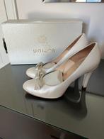 Unisa Trouwschoenen Parelmoer met  Swarovski - Maat 38, Kleding | Dames, Schoenen, Ophalen of Verzenden, Nieuw, Beige, Pumps