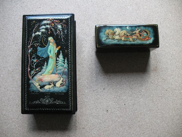 2 Vintage Russische lakdoos met afb.sprookjes.  , Antiek en Kunst, Kunst | Niet-Westerse kunst, Ophalen of Verzenden