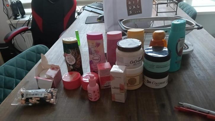 dames lichaamsverzorging gratis, Sieraden, Tassen en Uiterlijk, Uiterlijk | Lichaamsverzorging, Nieuw, Bad & Douche, Ophalen