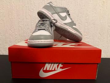 Nike Dunk Low GS White/Light Smoke Grey - Maat 35.5 Nieuw beschikbaar voor biedingen