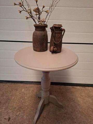 Mooie sobere wijntafel! beschikbaar voor biedingen
