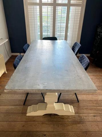 Robuuste Klooster eettafel beschikbaar voor biedingen