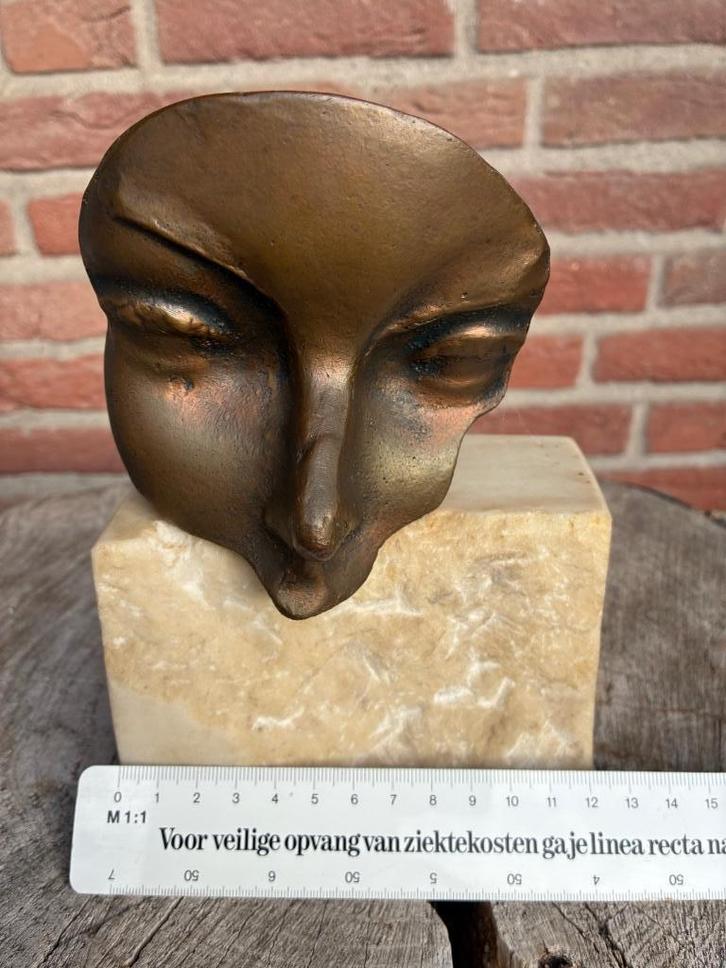 Kunstobject: gezicht van brons op zware steen, Antiek en Kunst, Kunst | Beelden en Houtsnijwerken, Ophalen of Verzenden