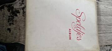 Vintage speldjes beschikbaar voor biedingen