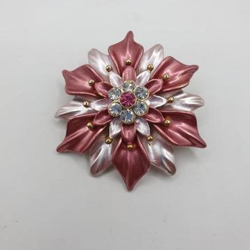 Metalen roze broche  beschikbaar voor biedingen