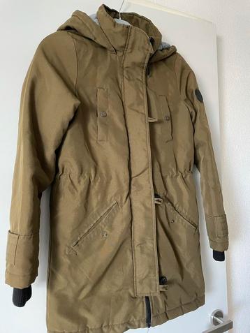 Parka winterjas beschikbaar voor biedingen