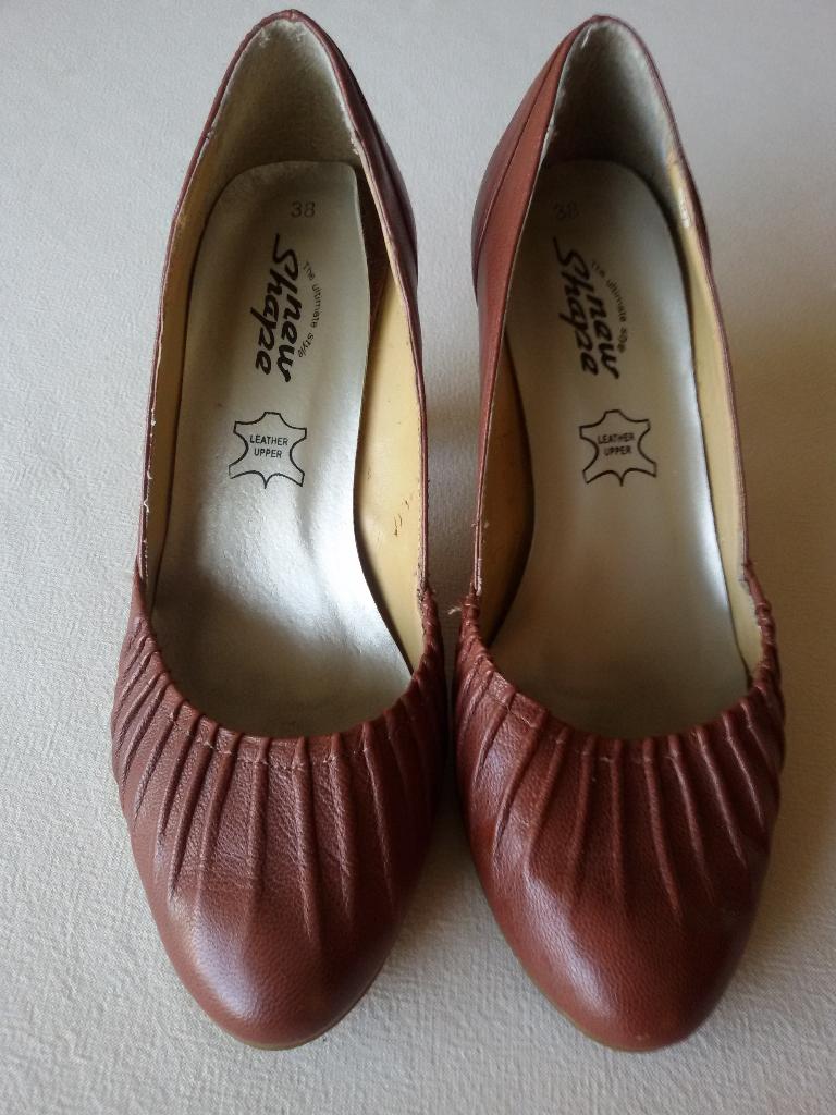 Bruine schoenen met hak van New Style Maat 38, Bruin, Ophalen of Verzenden, Schoenen met hoge hakken, Gedragen