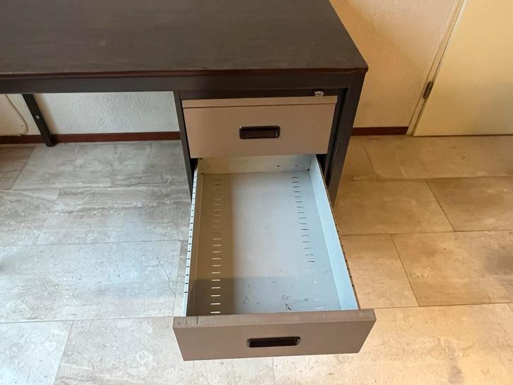 Stalen kantoor set - bureau en kasten, Huis en Inrichting, Bureaus, Gebruikt, Bureau, Ophalen
