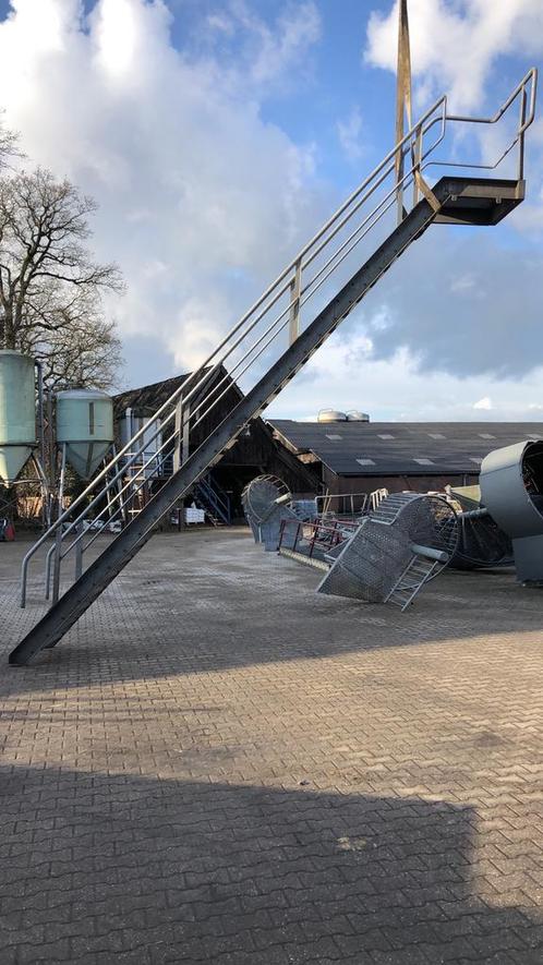Metalen trap gegalvaniseerd brandtrap 540! Hoog, Doe-het-zelf en Verbouw, Ladders en Trappen, Trap, 4 meter of meer, Ophalen of Verzenden