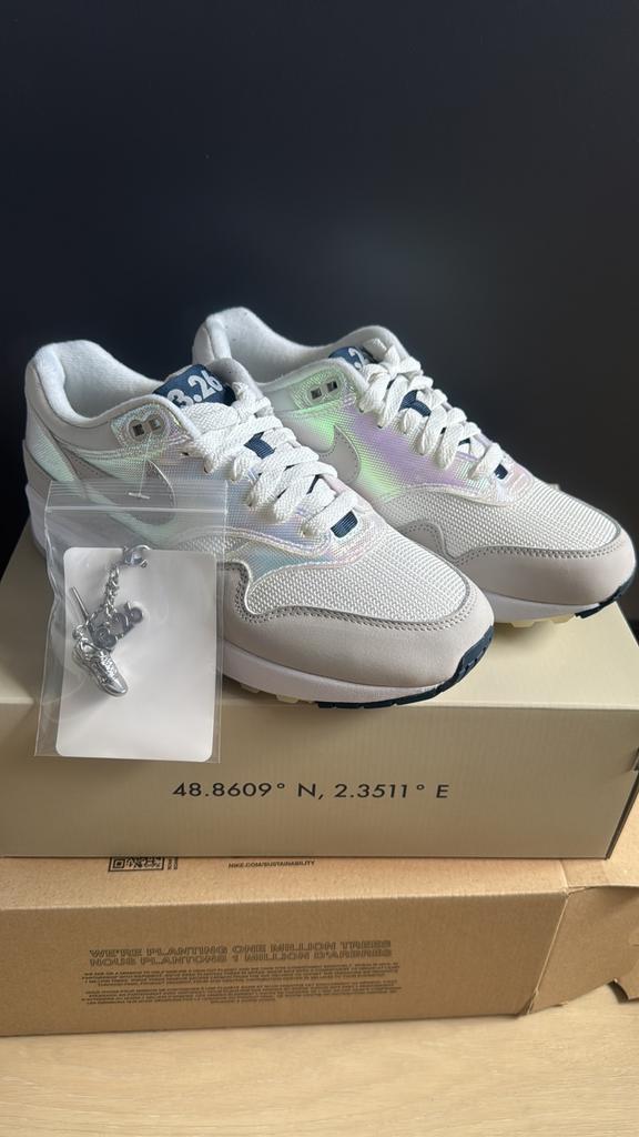 Nike Air Max 1 AMD La Ville Lumière (Womens) - Maat 40 EU, Kleding | Dames, Schoenen, Nieuw, Sneakers of Gympen, Wit, Ophalen of Verzenden