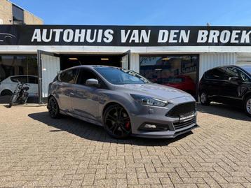 Ford Focus 2.0 ST3 250Pk|Navi|Cruise|Climate|Camera|DAB|Xeno beschikbaar voor biedingen