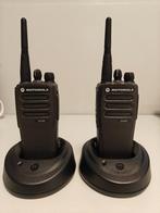 2x Motorola DP1400 UHF DMR 5Watt Portofoons met laders ZGAN, 15 km of meer, Ophalen of Verzenden, Zo goed als nieuw, Portofoon of Walkie-talkie
